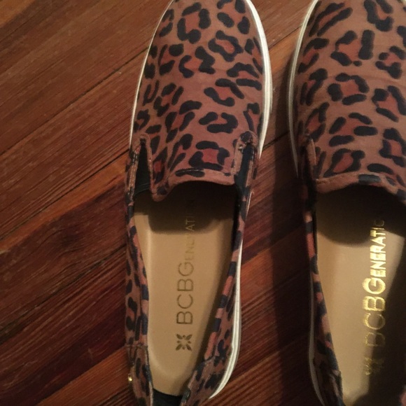 BCBG leopard print slip ons size 9.5 - Picture 2 of 3